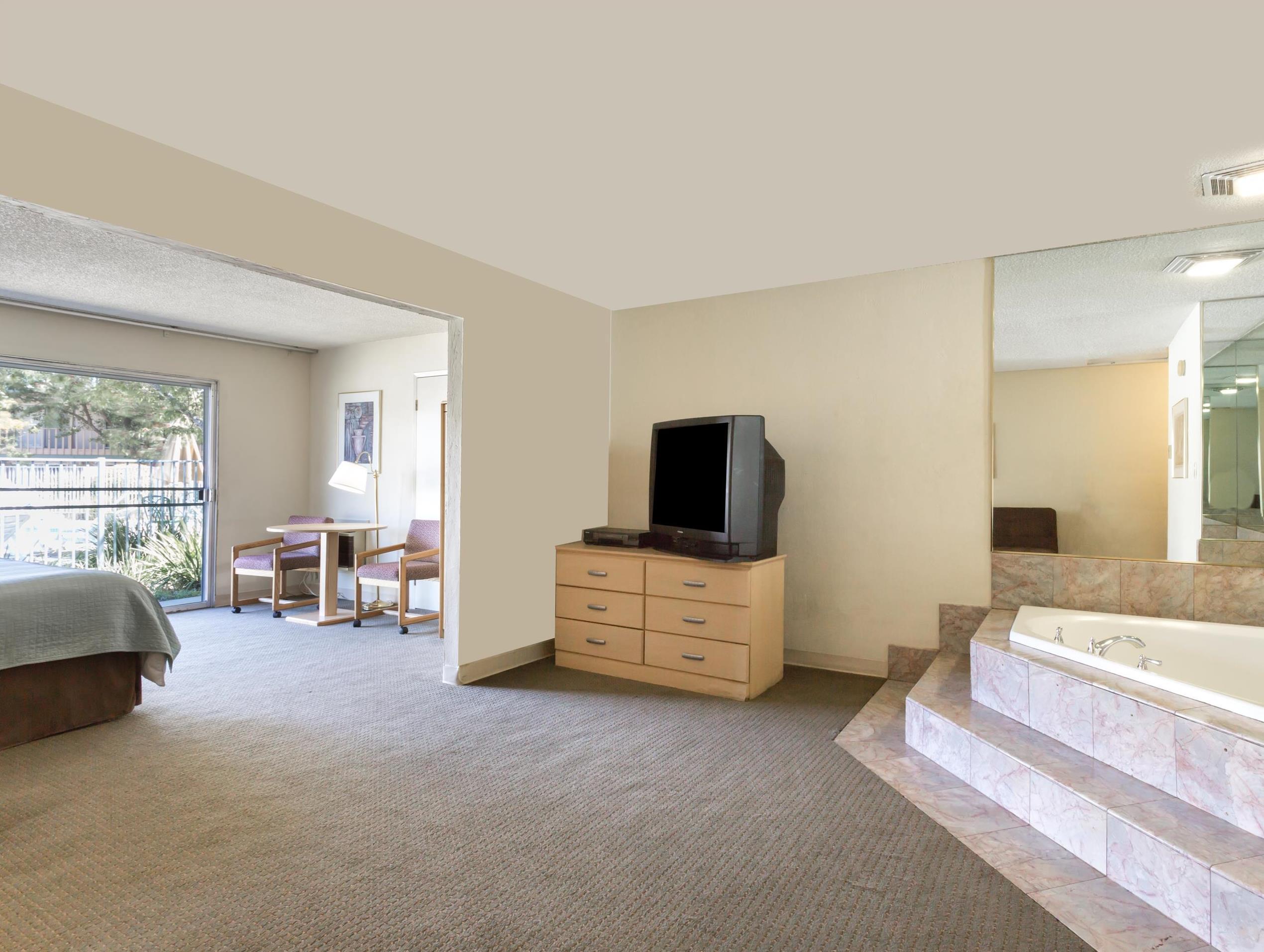 Days Inn By Wyndham Novato/San Francisco Екстериор снимка