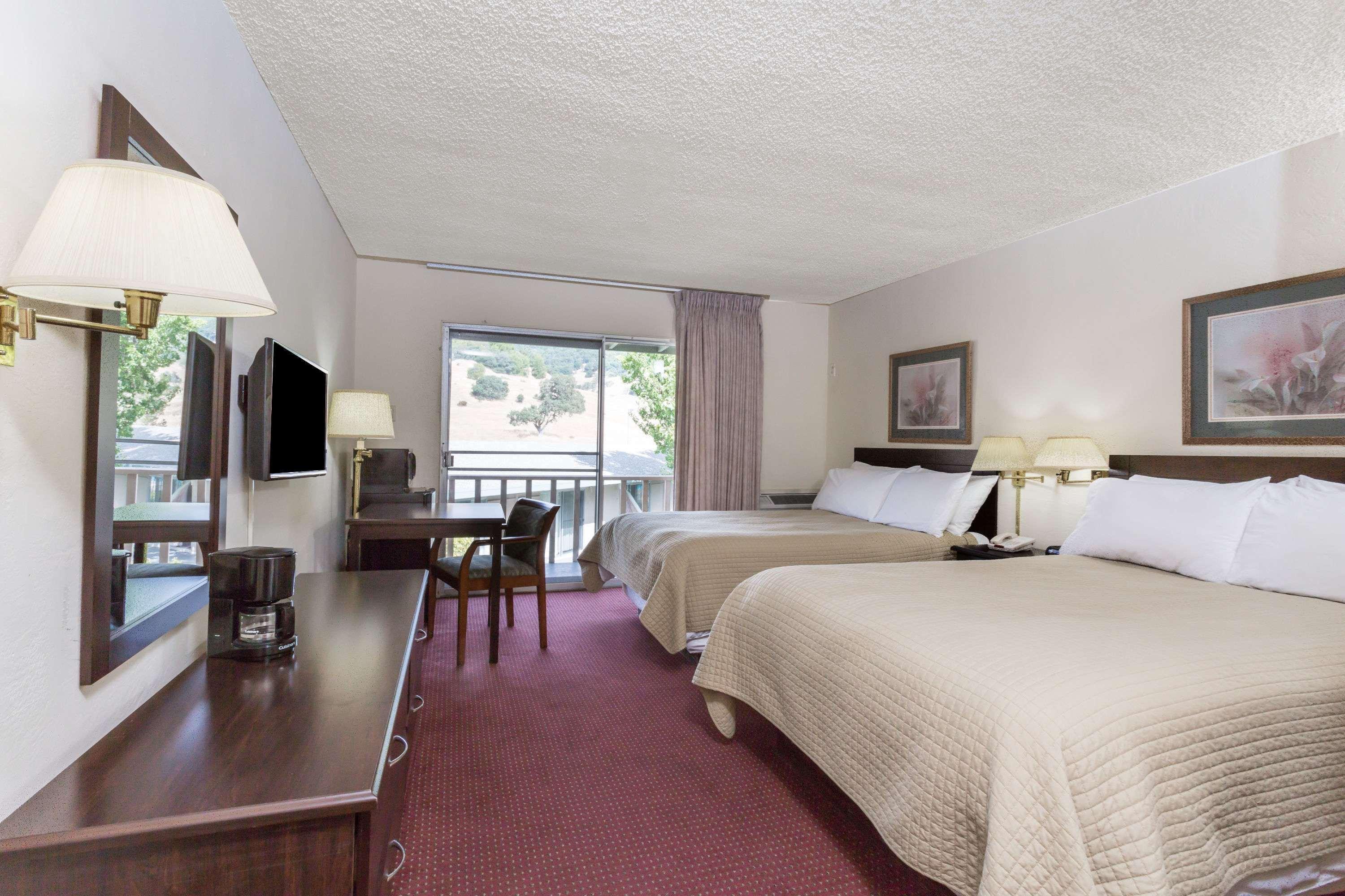 Days Inn By Wyndham Novato/San Francisco Екстериор снимка