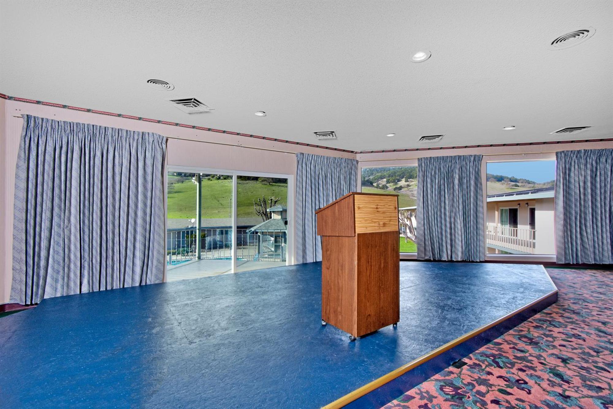 Days Inn By Wyndham Novato/San Francisco Екстериор снимка