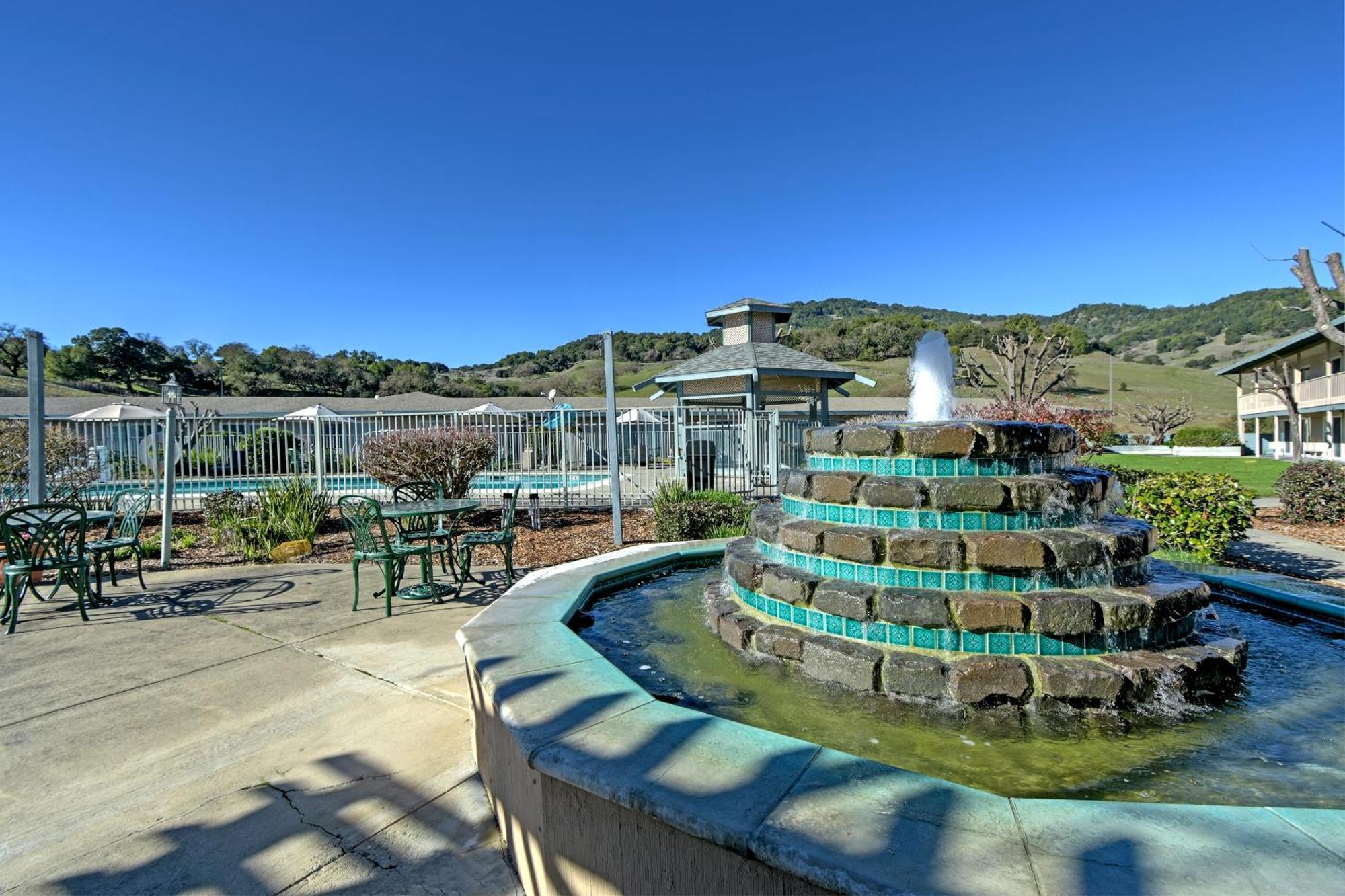 Days Inn By Wyndham Novato/San Francisco Екстериор снимка