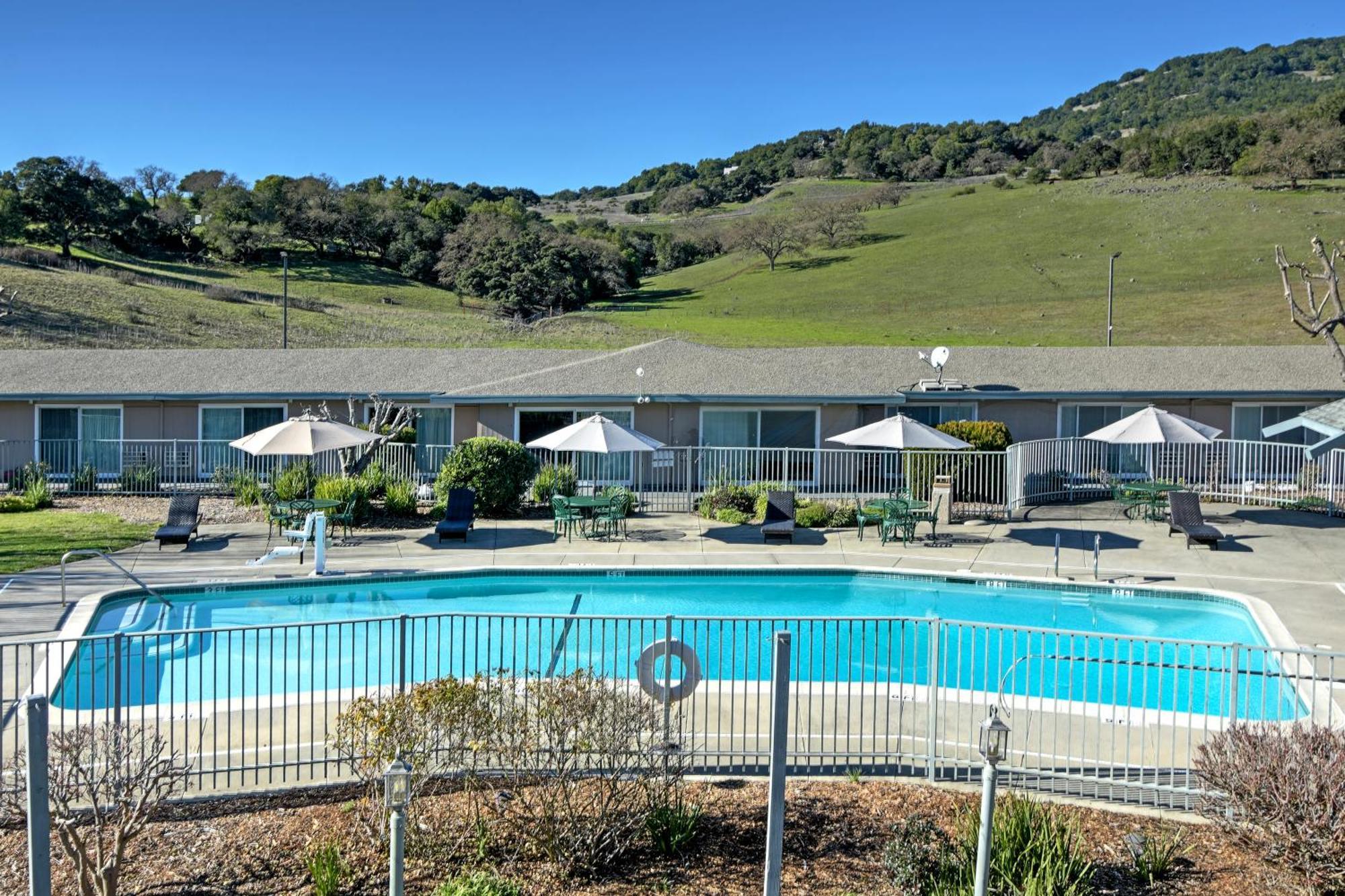 Days Inn By Wyndham Novato/San Francisco Екстериор снимка